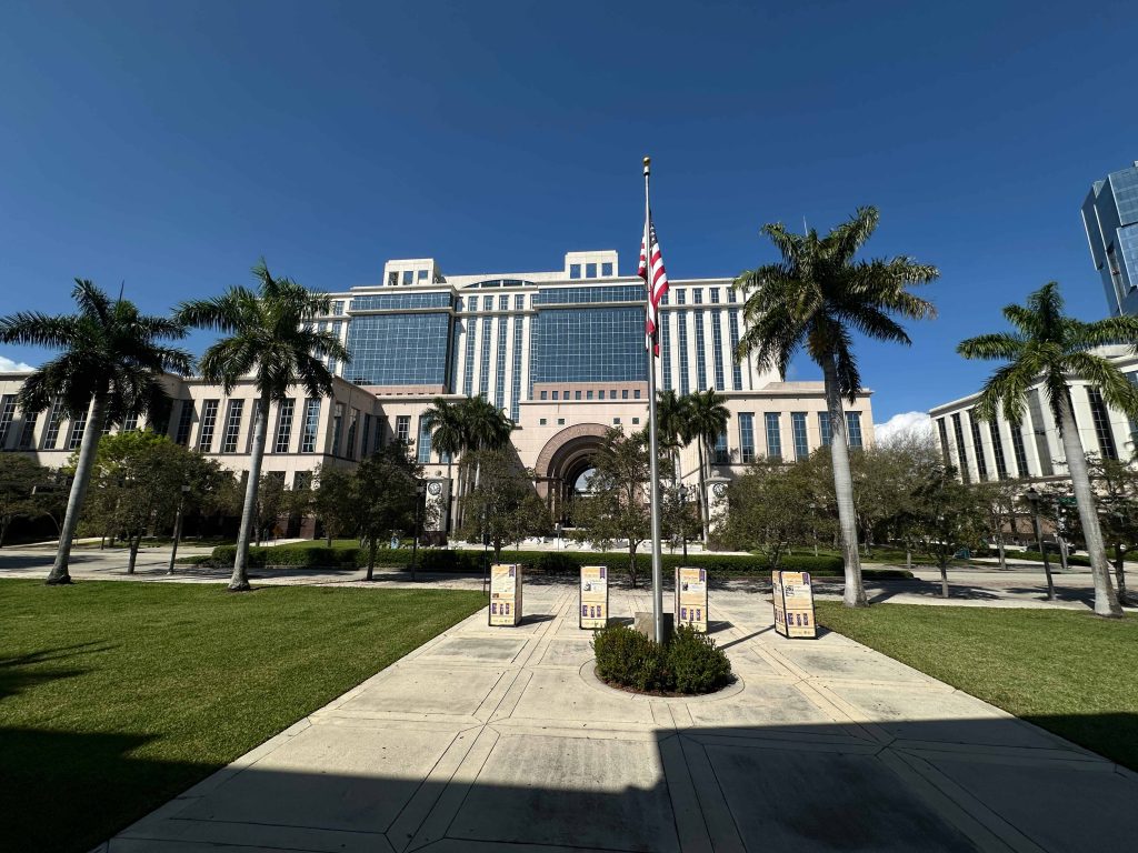 Main Palm Beach County Courthouse at 205 N Dixie Hwy where a Boca Raton probate lawyer handles flat fee estate filings.