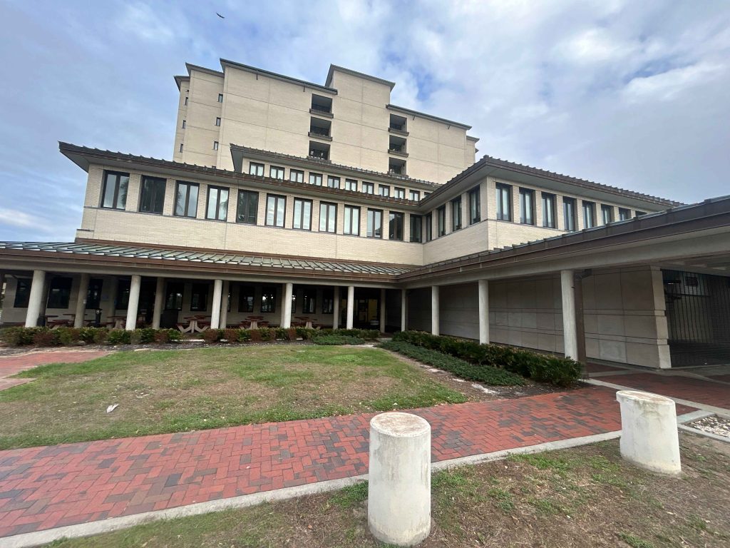 View of the Polk County Courthouse at255 N. Broadway Avenue, Bartow, FL 33830 - Legal center for probate attorney services and Florida estate filings for citizens of Lakeland. Florida probate law group facilitates Summary Estate Administrations for flat fees securing court orders from Bartow Probate Judges that work in this courthouse.